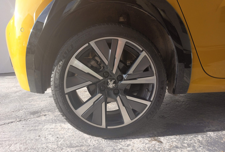 Peugeot 208 1.2 PT 100CV FINITION GT LINE ETAT NEUF GARANTIE 6 MOIS