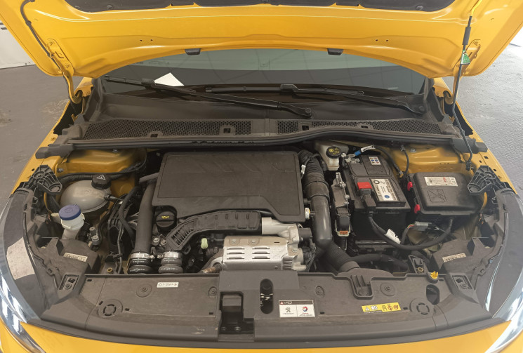 Peugeot 208 1.2 PT 100CV FINITION GT LINE FAIBLE KILOMETRAGE  GARANTIE 6 MOIS