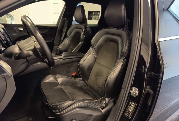 Volvo XC60 R DESIGN 4WD ENTRETIEN A JOUR 