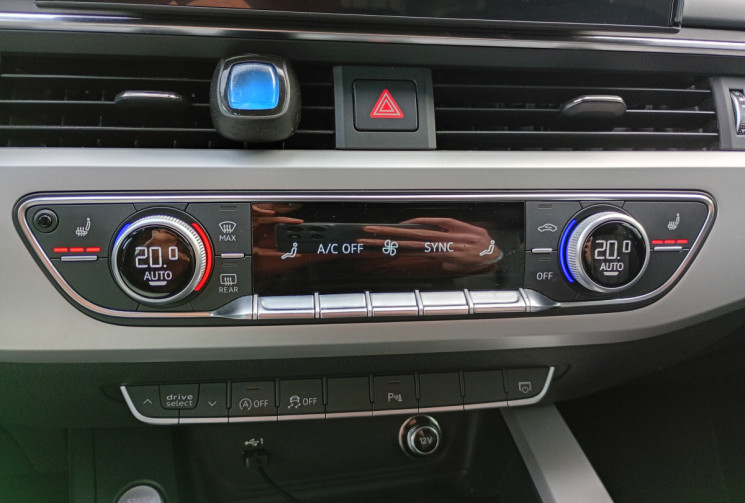 Audi A4 Avant 40 TDI 190ch Design S tronic / Attelage Electrique