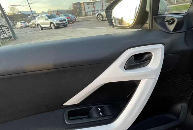 Peugeot 208 I Phase 2 3 Portes 1.2 VTi 68 cv