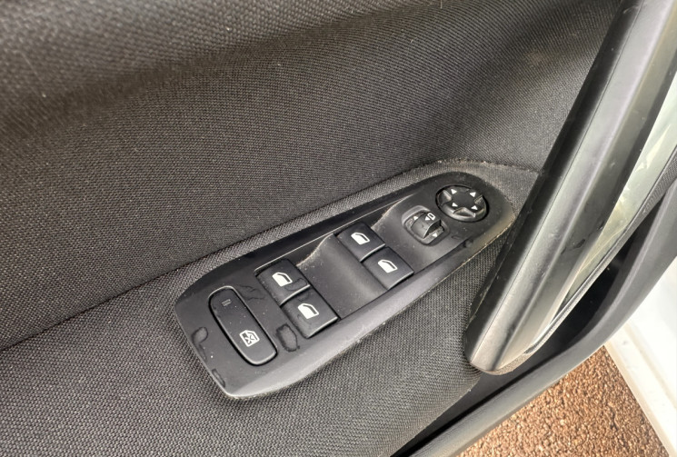 Peugeot 308 II (T9) 1.2 i 130 ch EAT6 ALLURE