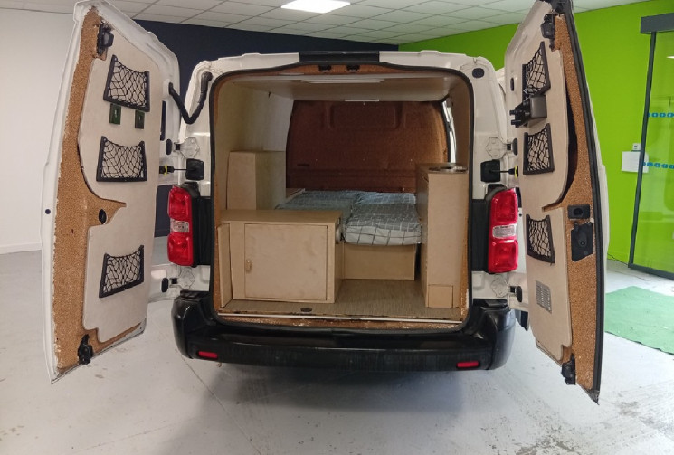 Peugeot Expert 120 CV  AMENAGEMENT VAN EQUIPEMENT PAS DE TVA DISTRIBUTION FAITE