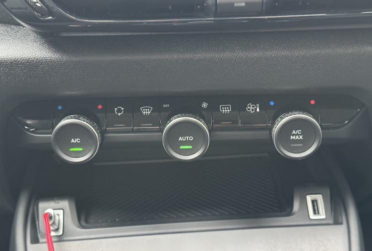 Citroën C4 Shine 1.5 HDI 130 EAT8 / Carplay / Tete haute / Camera / Entretien complet Citroen