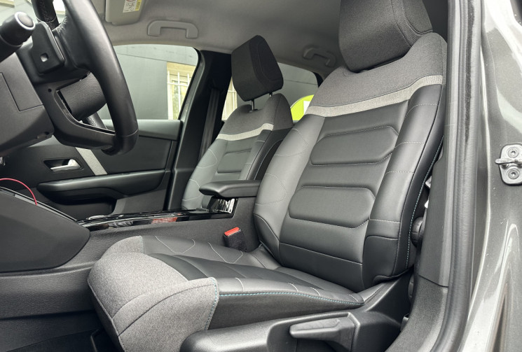 Citroën C4 Shine 1.5 HDI 130 EAT8 / Carplay / Tete haute / Camera / Entretien complet Citroen