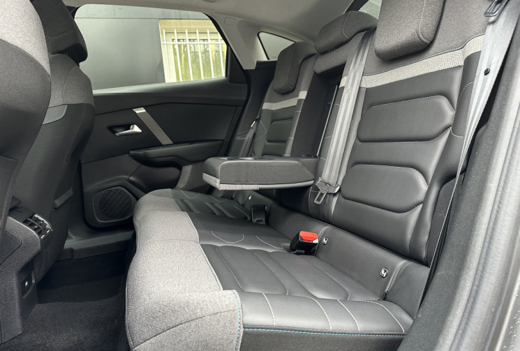 Citroën C4 Shine 1.5 HDI 130 EAT8 / Carplay / Tete haute / Camera / Entretien complet Citroen