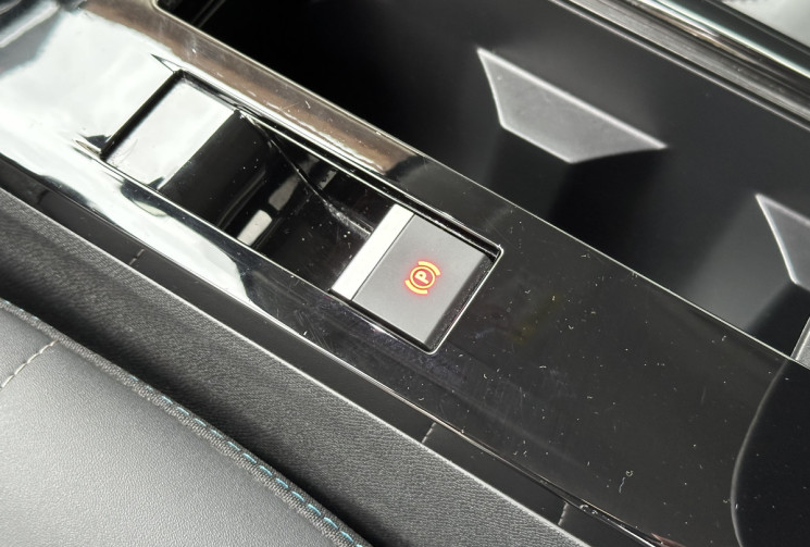 Citroën C4 Shine 1.5 HDI 130 EAT8 / Carplay / Tete haute / Camera / Entretien complet Citroen