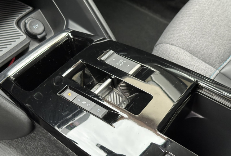 Citroën C4 Shine 1.5 HDI 130 EAT8 / Carplay / Tete haute / Camera / Entretien complet Citroen