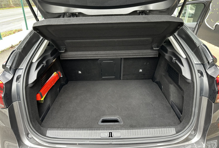 Citroën C4 Shine 1.5 HDI 130 EAT8 / Carplay / Tete haute / Camera / Entretien complet Citroen