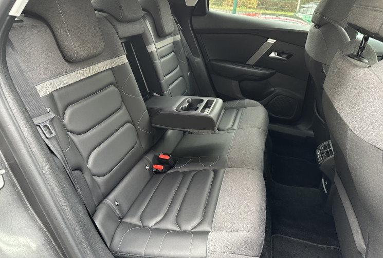 Citroën C4 Shine 1.5 HDI 130 EAT8 / Carplay / Tete haute / Camera / Entretien complet Citroen