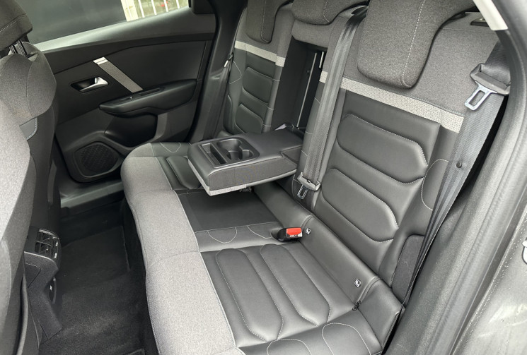 Citroën C4 Shine 1.5 HDI 130 EAT8 / Carplay / Tete haute / Camera / Entretien complet Citroen