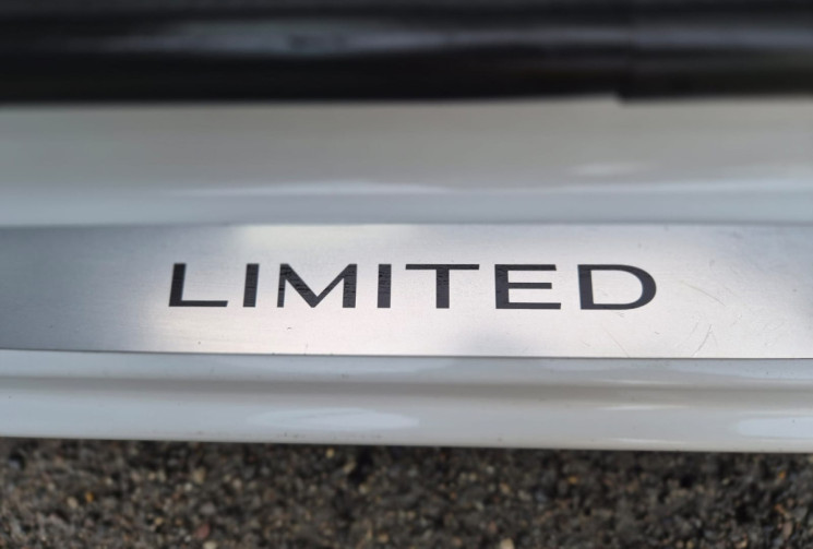 Renault Twingo III 1.0 SCE 69 CV * LIMITED * CARNET COMPLET * CT VIERGE