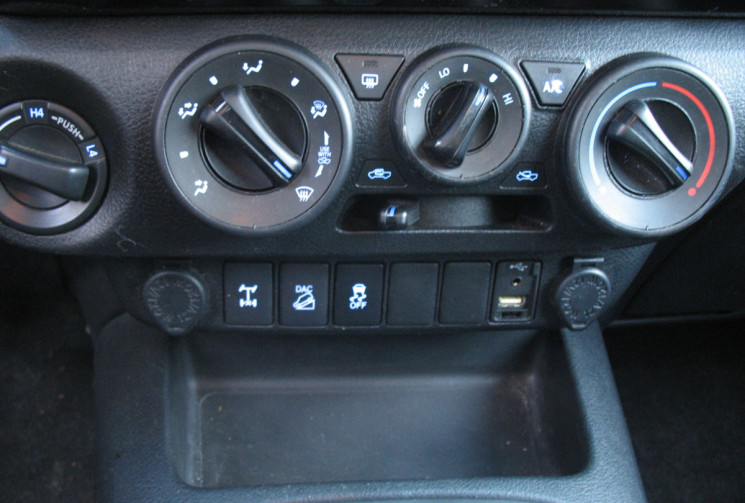 Toyota HILUX X-TRA CABINE 2.4 D-4D AWD 150 LEGENDE