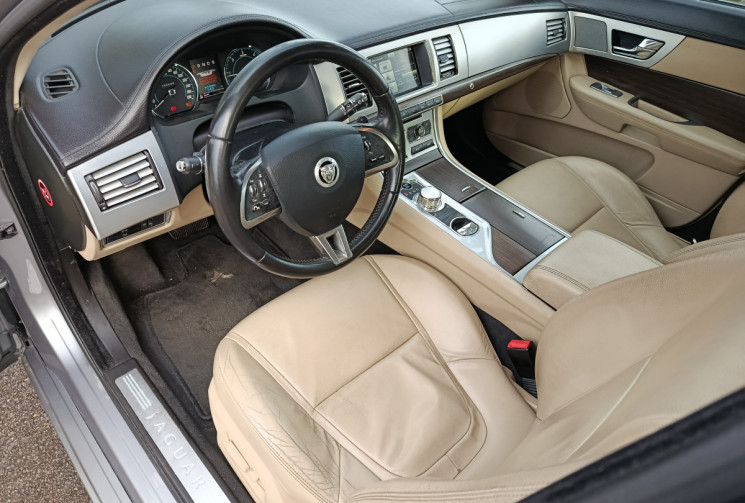 Jaguar XF 2.2D LUXE PREMIUM 190 / ENTRETIEN FULL JAGUAR 