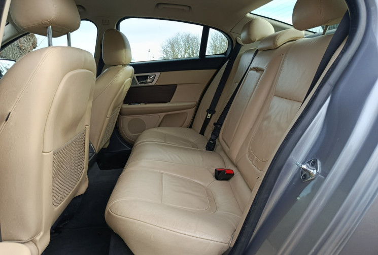 Jaguar XF 2.2D LUXE PREMIUM 190 / ENTRETIEN FULL JAGUAR 