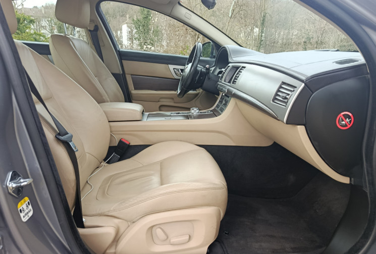 Jaguar XF 2.2D LUXE PREMIUM 190 / ENTRETIEN FULL JAGUAR 