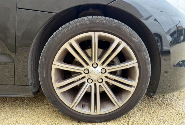 Peugeot RCZ 2.0 HDI 163 CH /CUIR ROUGE/SIEGES CHAUFFANTS - DISTRIBUTION NEUVE