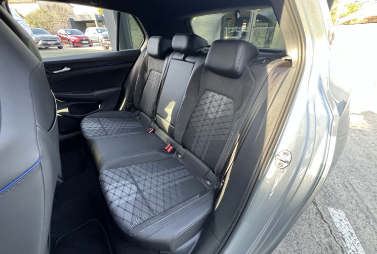 Volkswagen Golf 8 Phase 2 1.5 eTSI 116 R-Line DSG7 / Volant et Sièges Chauffants / Carplay / Caméra