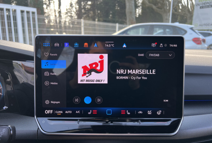 Volkswagen Golf 8 Phase 2 1.5 eTSI 116 R-Line DSG7 / Volant et Sièges Chauffants / Carplay / Caméra