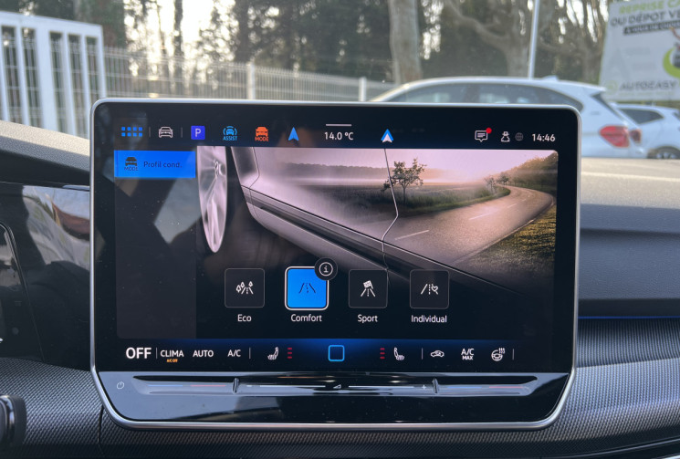 Volkswagen Golf 8 Phase 2 1.5 eTSI 116 R-Line DSG7 / Volant et Sièges Chauffants / Carplay / Caméra