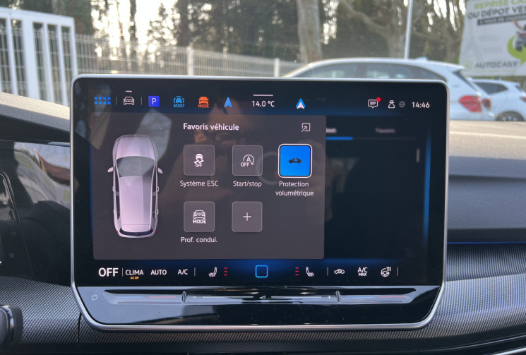 Volkswagen Golf 8 Phase 2 1.5 eTSI 116 R-Line DSG7 / Volant et Sièges Chauffants / Carplay / Caméra