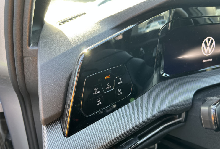 Volkswagen Golf 8 Phase 2 1.5 eTSI 116 R-Line DSG7 / Volant et Sièges Chauffants / Carplay / Caméra