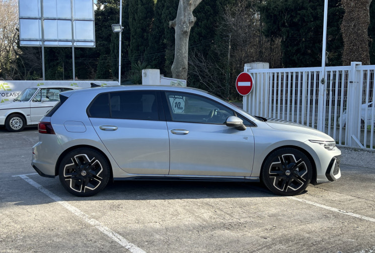 Volkswagen Golf 8 Phase 2 1.5 eTSI 116 R-Line DSG7 / Volant et Sièges Chauffants / Carplay / Caméra