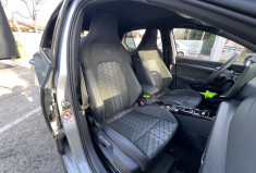 Volkswagen Golf 8 Phase 2 1.5 eTSI 116 R-Line DSG7 / Volant et Sièges Chauffants / Carplay / Caméra