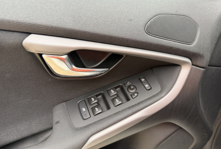 Volvo V40 D2 1.6 KINETIC 114 CH