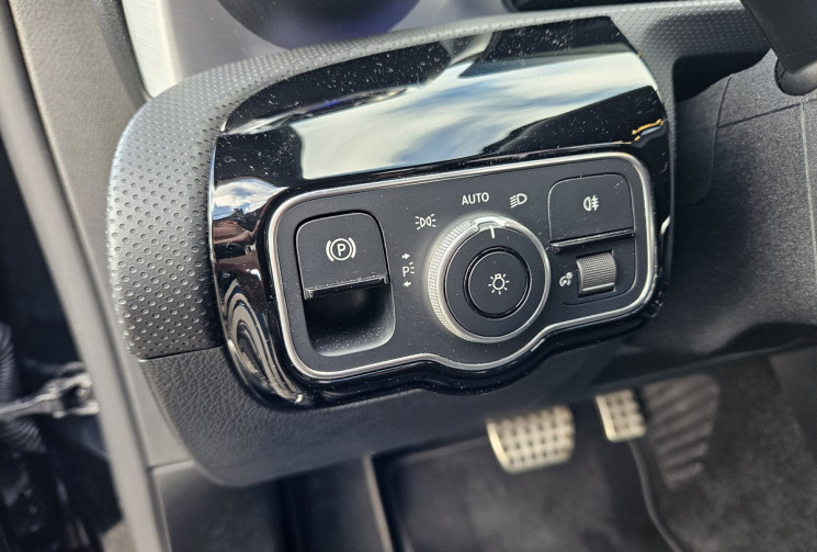 Mercedes CLA 180 D (C118) 2.0 115 8G-DCT AMG LINE