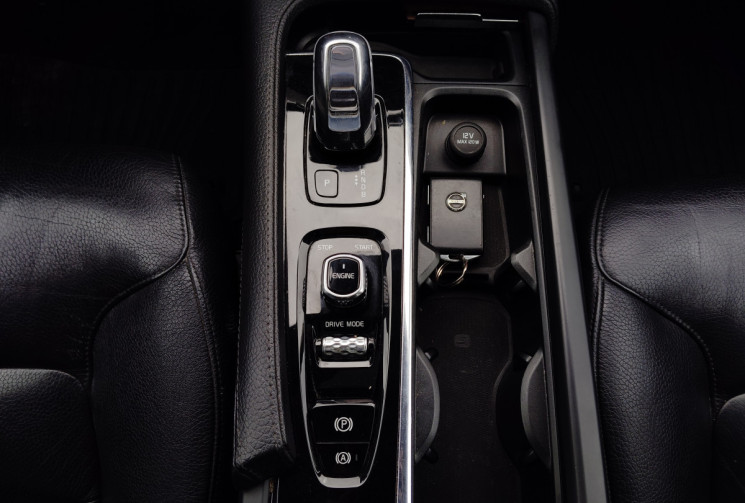 Volvo XC90 T8 Twin Engine 320 + 87ch Momentum Geartronic 7