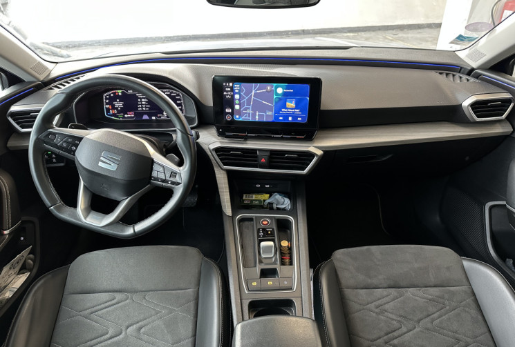 SEAT Leon  204 / CarPlay / Toit ouvrant / sièges chauffants / SOH 100%