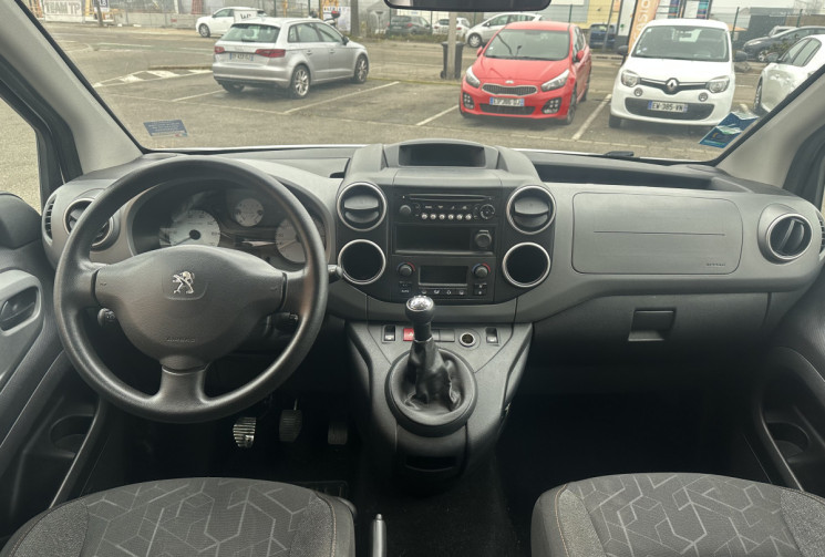 Peugeot PARTNER TEPEE 1.6 HDI  aménagé TPMR- HANDICAPE