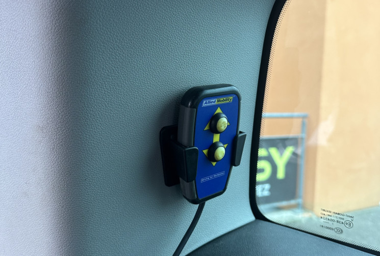 Peugeot PARTNER TEPEE 1.6 HDI  aménagé TPMR- HANDICAPE