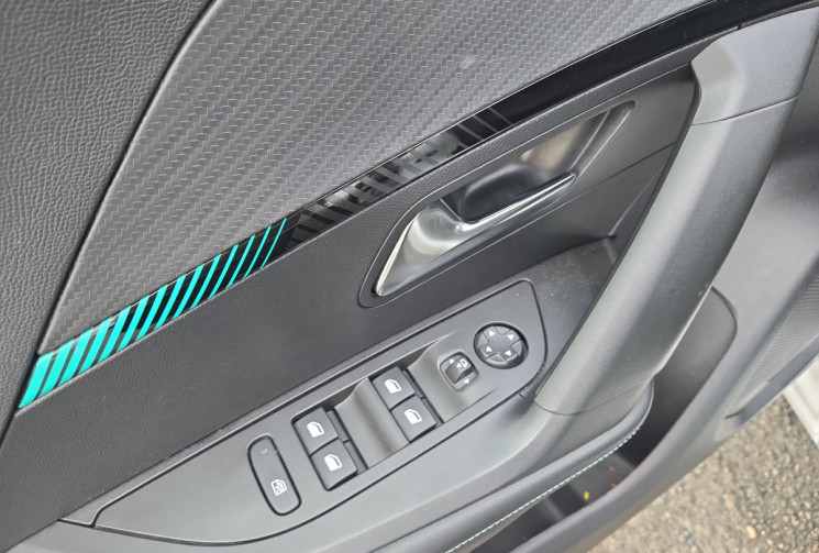 Peugeot 2008 1.2 130ch S&S ALLURE * CARNET COMPLET PEUGEOT * CAMERA DE RECUL