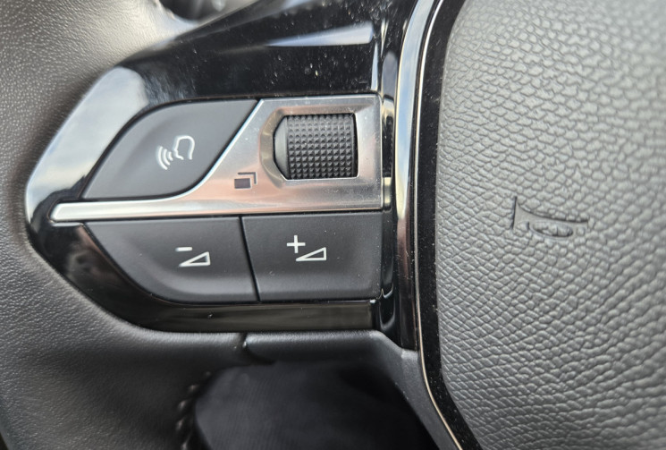 Peugeot 2008 1.2 130ch S&S ALLURE * CARNET COMPLET PEUGEOT * CAMERA DE RECUL