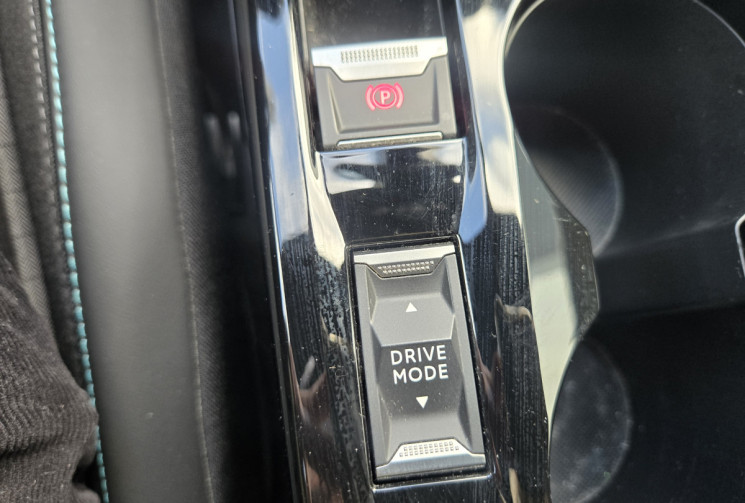 Peugeot 2008 1.2 130ch S&S ALLURE * CARNET COMPLET PEUGEOT * CAMERA DE RECUL