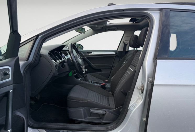 Volkswagen Golf 1.2 TSI 105CH CUP / TOIT OUVRANT / REGULATEUR ADAPTATIF / RADAR AV/AR