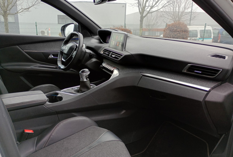 Peugeot 3008 1.2 130ch GT Line BVM6 / DISTRI OK / ATTELAGE