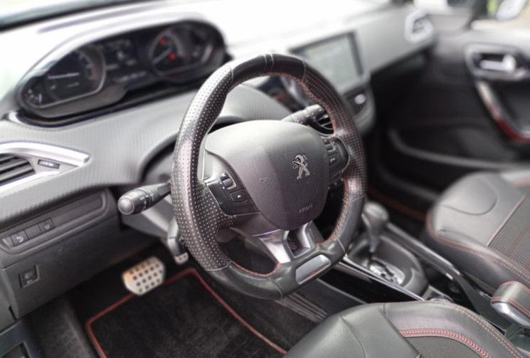 Peugeot 2008  1.2 110ch SS EAT6 GT Line