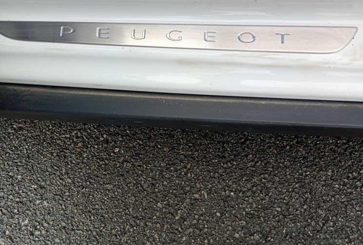 Peugeot 2008  1.2 110ch SS EAT6 GT Line / Attelage