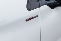 Peugeot 2008  1.2 110ch SS EAT6 GT Line / Attelage