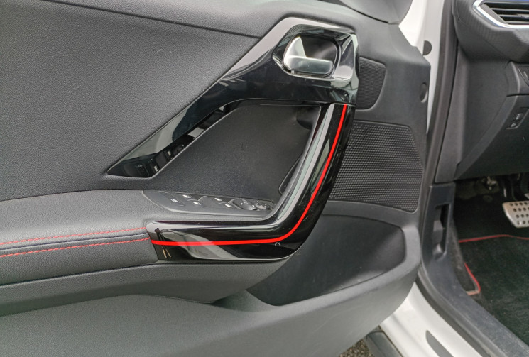 Peugeot 2008  1.2 110ch SS EAT6 GT Line