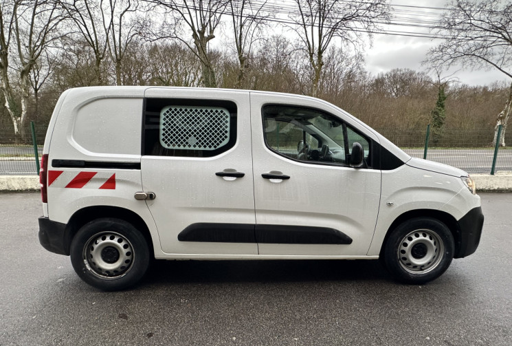 Citroën Berlingo M 1.2 130 EAT8 WORKER 1000KG + GRIP CONTROL / VITRÉ + GRILLES / SERRURES RENFORCÉES