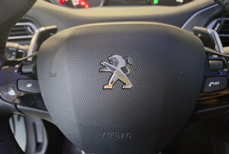 Peugeot 308 SW 1.2 THP 130 EAT8 ALLURE PACK + SIEGES CHAUFFANTS + FULL LED GTIE 12 MOIS