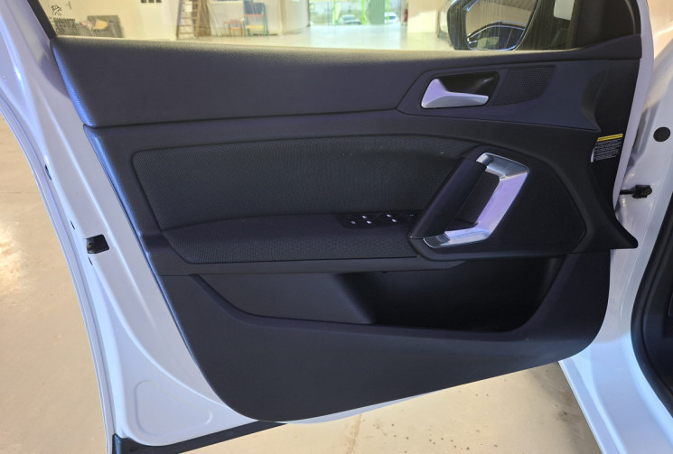 Peugeot 308 SW 1.2 130 EAT8 ALLURE PACK + SIEGES CHAUFFANTS + FULL LED GTIE 12 MOIS