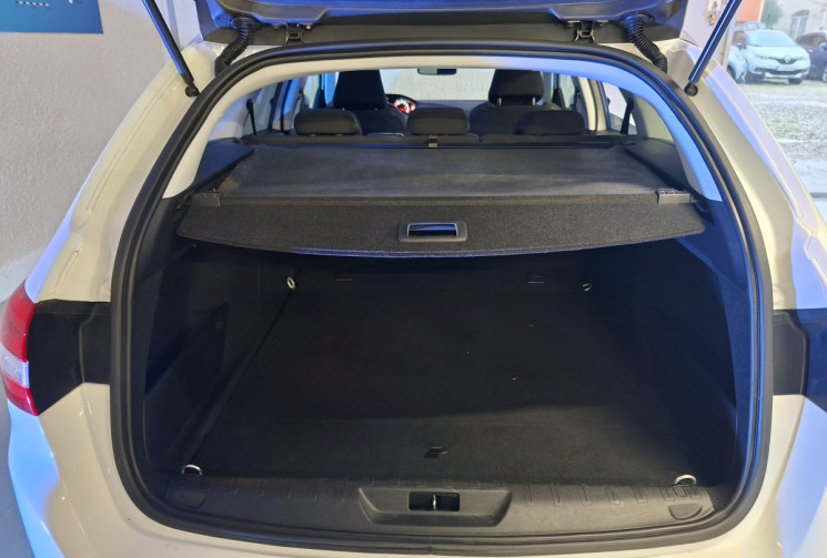 Peugeot 308 SW 1.2 PURETECH 130 EAT8 ALLURE PACK + SIEGES CHAUFFANTS + FULL LED GTIE 12 MOIS