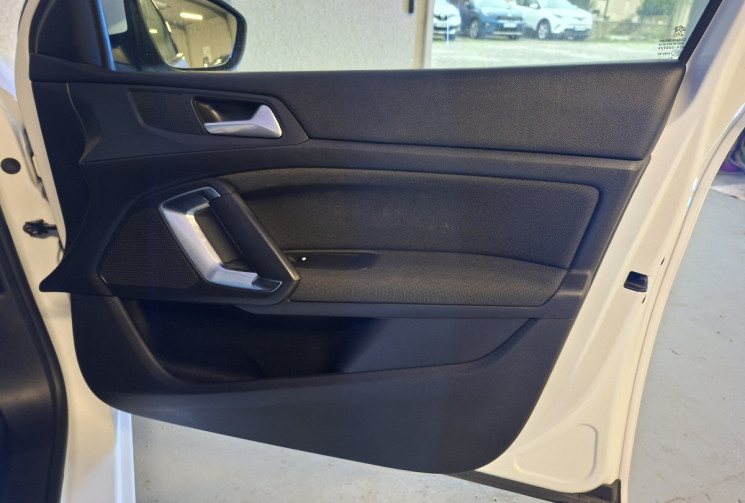 Peugeot 308 SW 1.2 130 EAT8 ALLURE PACK + SIEGES CHAUFFANTS + FULL LED GTIE 12 MOIS