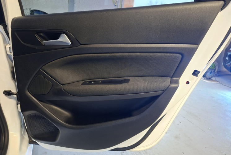 Peugeot 308 SW 1.2 130 EAT8 ALLURE PACK + SIEGES CHAUFFANTS + FULL LED GTIE 12 MOIS