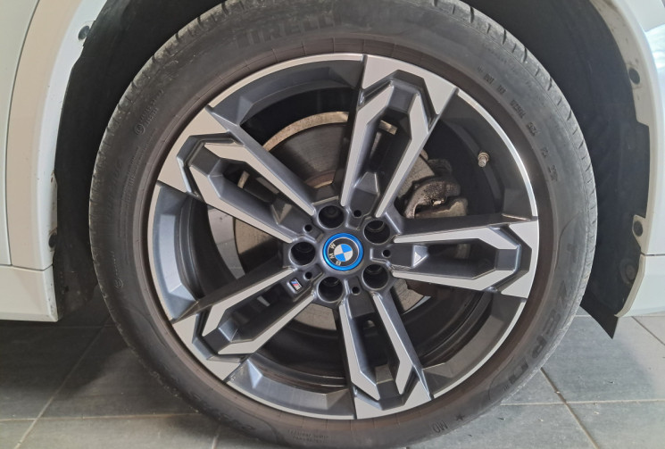 BMW X1 (U11) X-DRIVE 25E 245 M Sport 2eme  MAIN  - toit ouvrant  - ENTRETIEN BMW FRANCE        